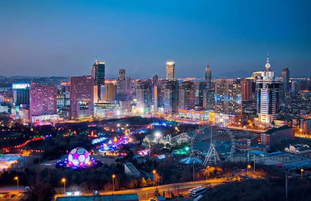 大连盛会，嘉宾云集，观众热情如火